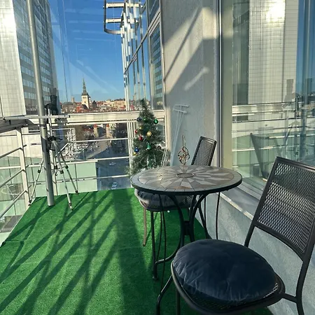 Апартаменты Cozy 3-room Penthouse In The Very Heart Of *