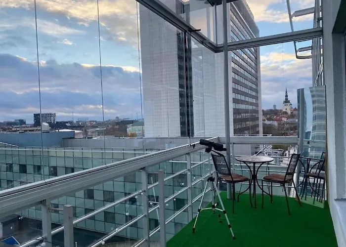 Апартаменты Cozy 3-room Penthouse In The Very Heart Of *