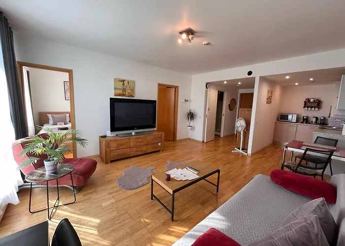 Cozy 3-room Penthouse In The Very Heart Of Апартаменты