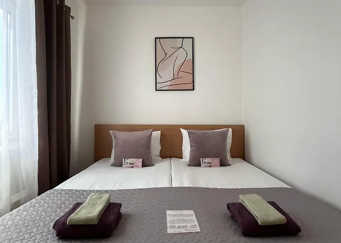 Апартаменты Cozy 3-room Penthouse In The Very Heart Of *